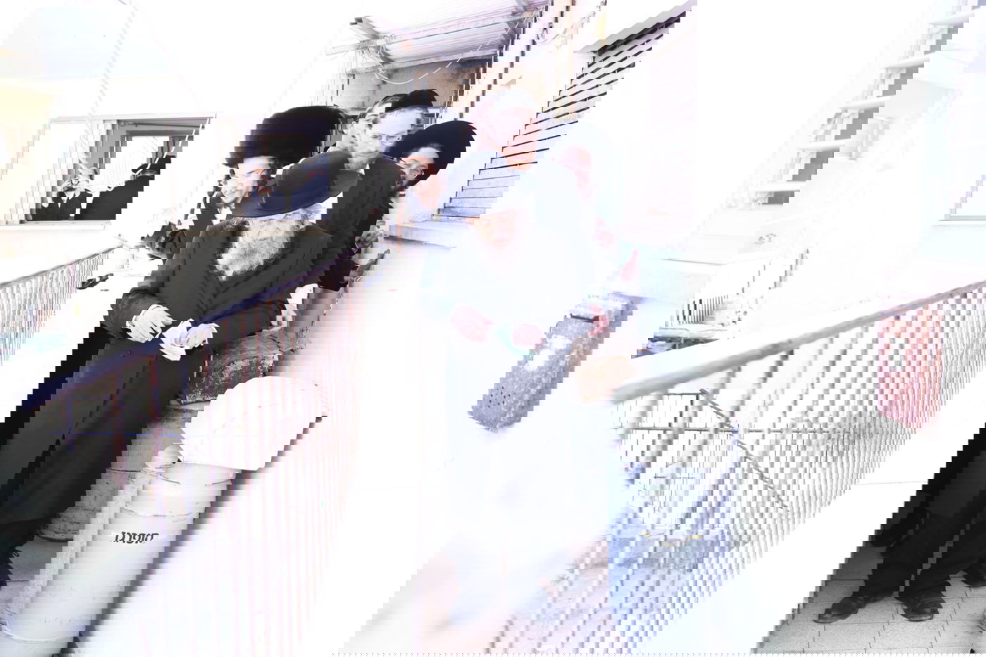 רגע לפני הבריחה: תיעוד מפגישת הגר"ש אלתר עם הגר"ד לנדו