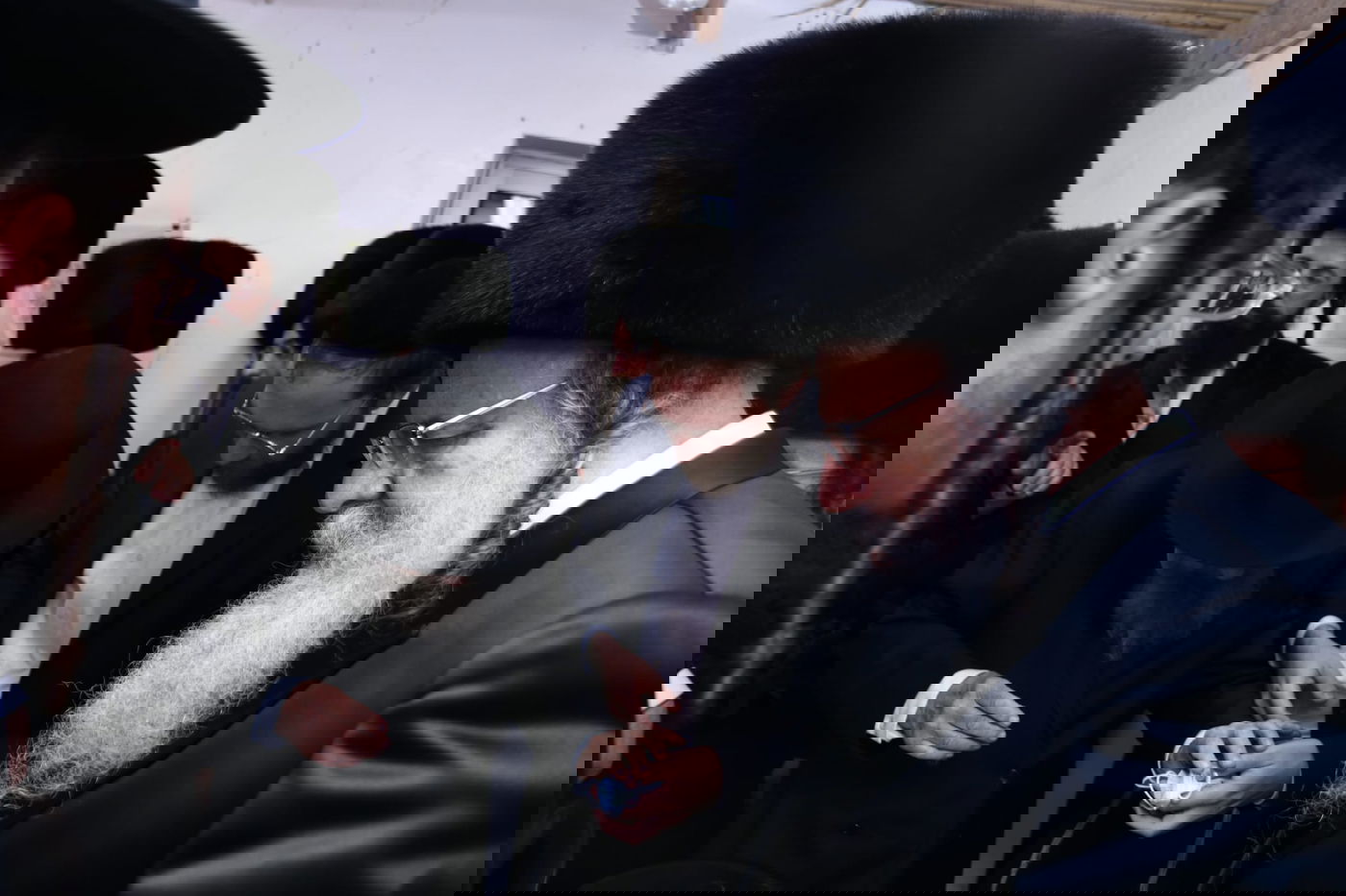 רגע לפני הבריחה: תיעוד מפגישת הגר"ש אלתר עם הגר"ד לנדו