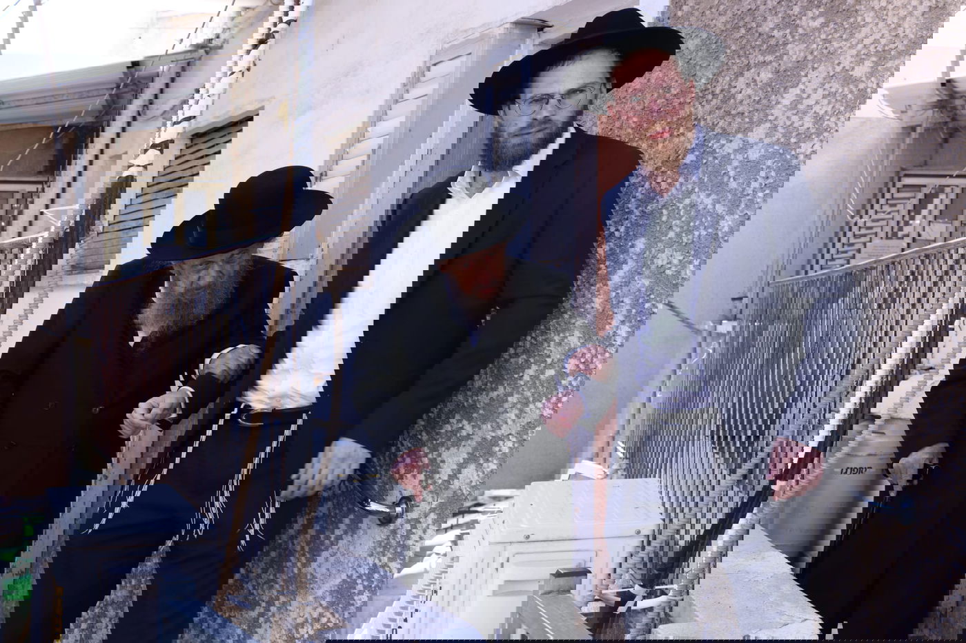 רגע לפני הבריחה: תיעוד מפגישת הגר"ש אלתר עם הגר"ד לנדו