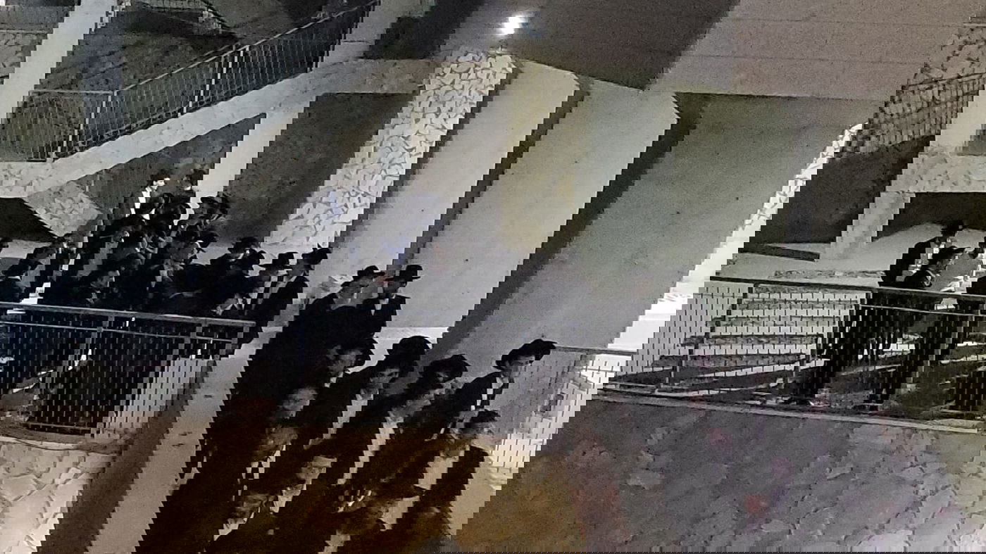 תיעוד: מאות רבות ליוו את המשגיח למנוחות