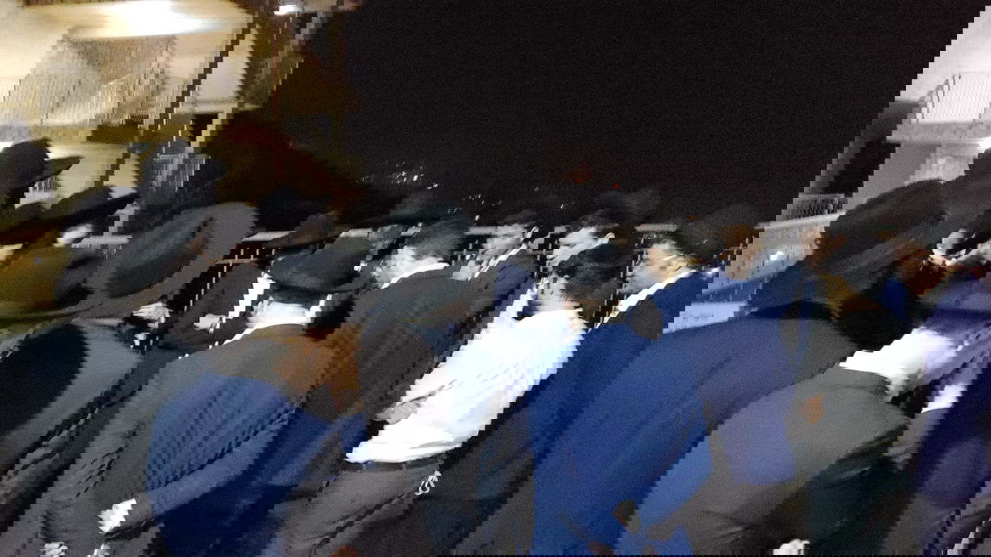 תיעוד: מאות רבות ליוו את המשגיח למנוחות