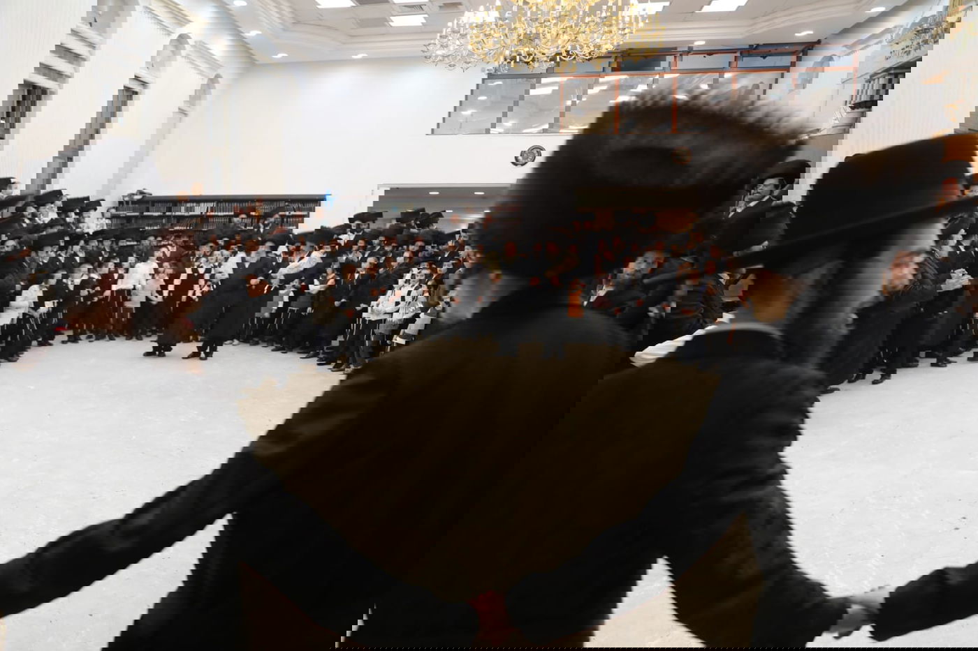 הריקוד של הרבי מזוועהיל בהקפות שניות