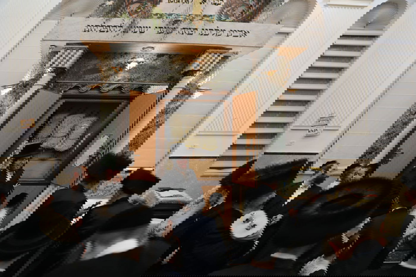 הריקוד של הרבי מזוועהיל בהקפות שניות