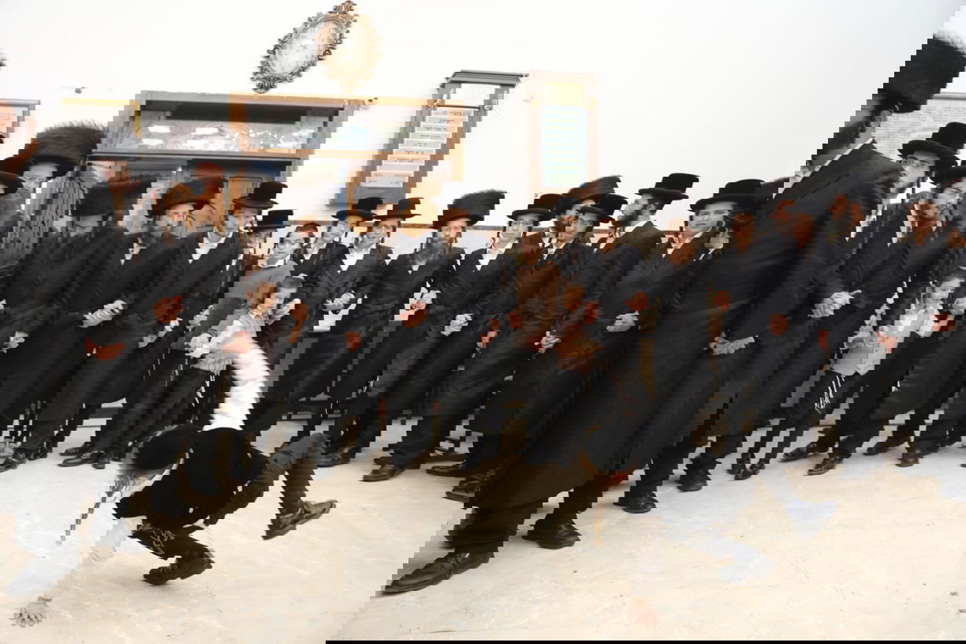 הריקוד של הרבי מזוועהיל בהקפות שניות