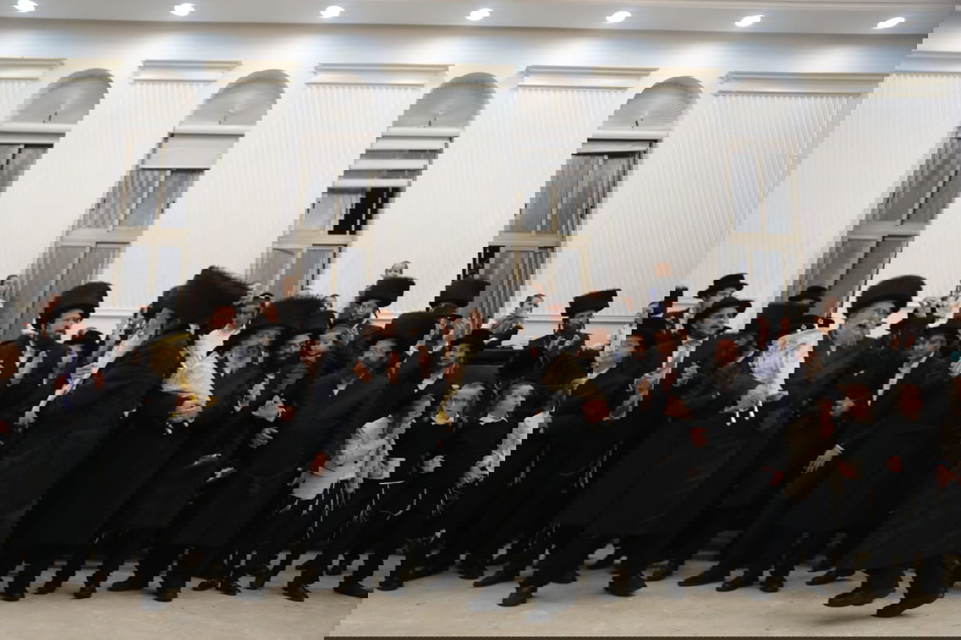 הריקוד של הרבי מזוועהיל בהקפות שניות