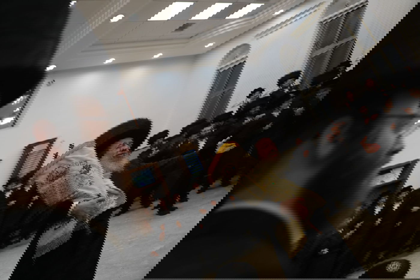 הריקוד של הרבי מזוועהיל בהקפות שניות