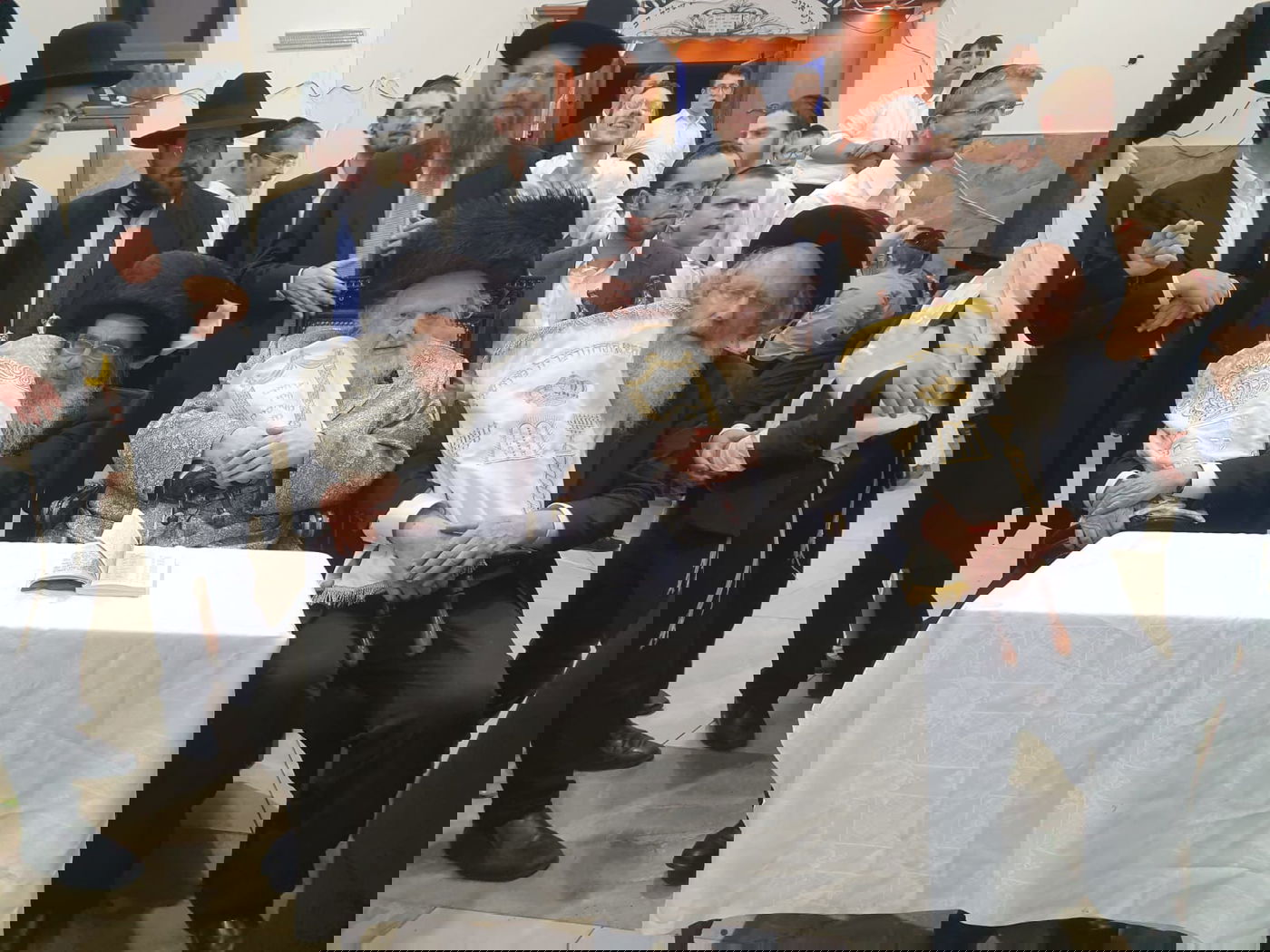 כשהגר"מ שטרנבוך שר "צו וועמען" • צפו