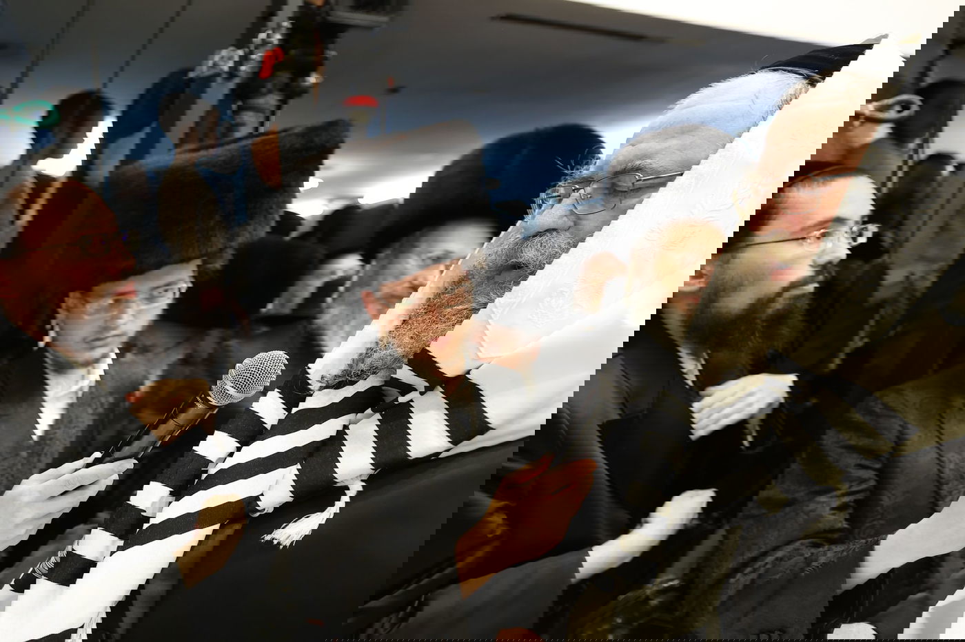 תיעוד: הקפות שניות בקהילת הגר"ש אלתר