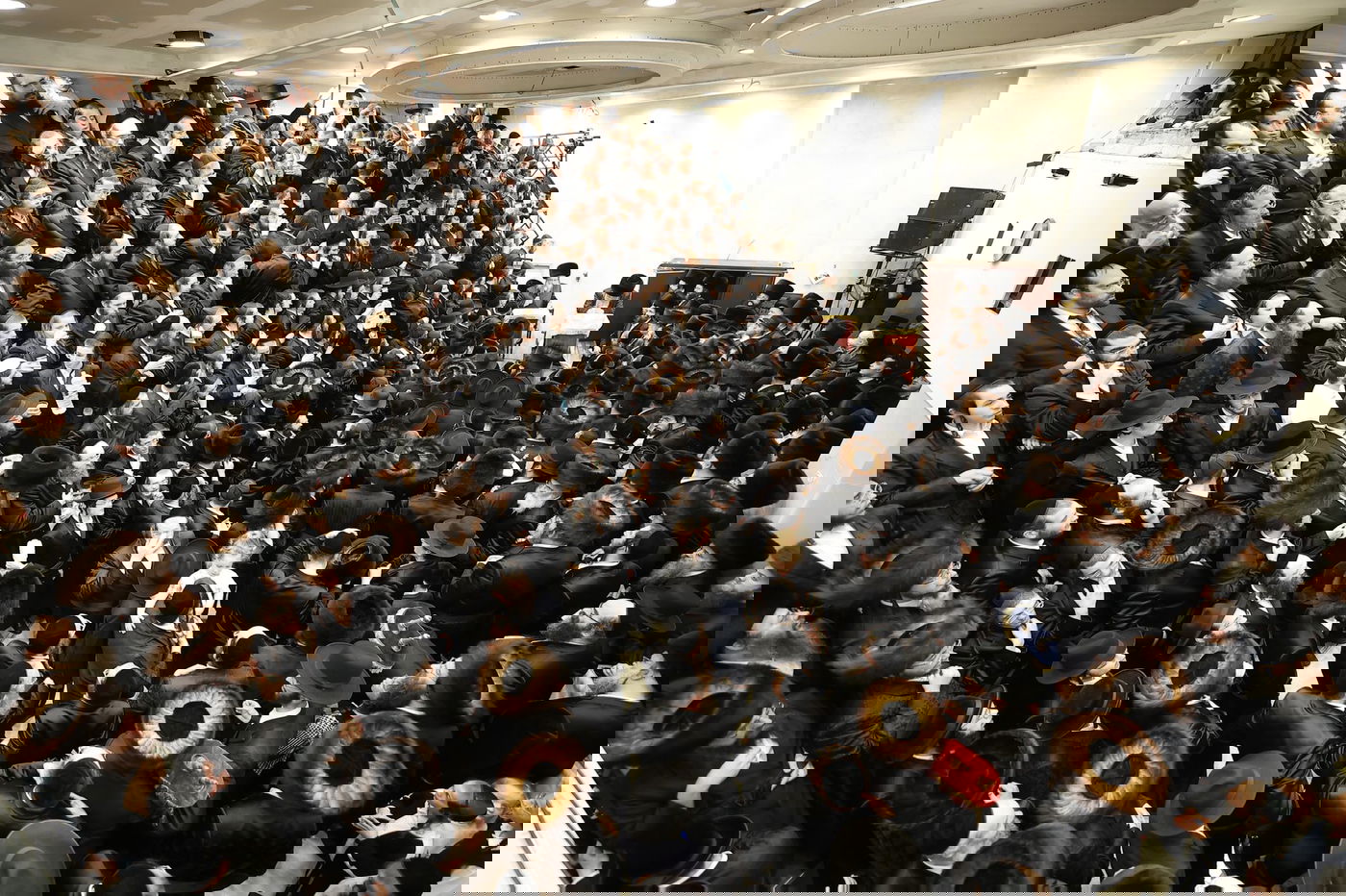 תיעוד: הקפות שניות בקהילת הגר"ש אלתר