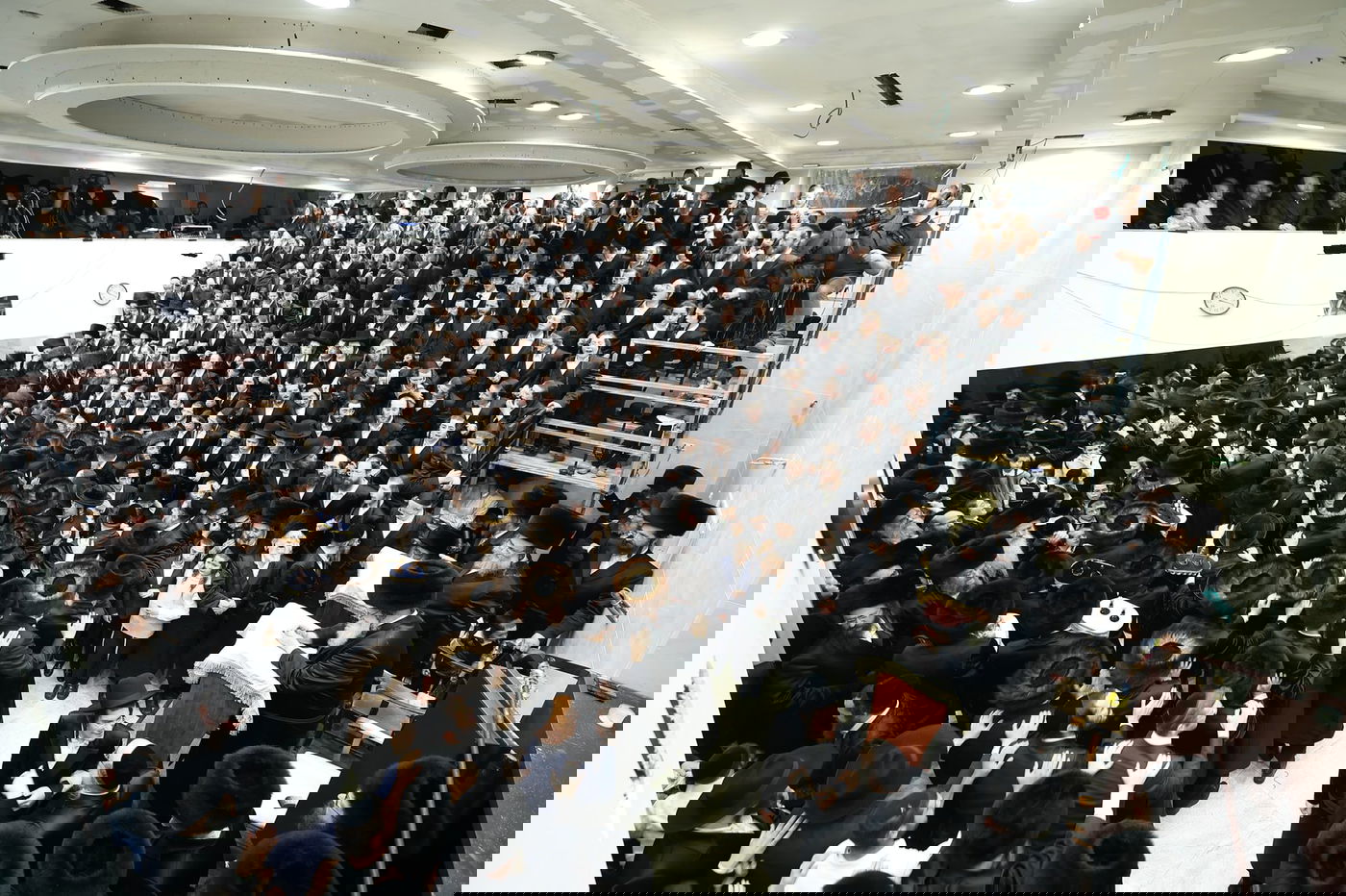 תיעוד: הקפות שניות בקהילת הגר"ש אלתר