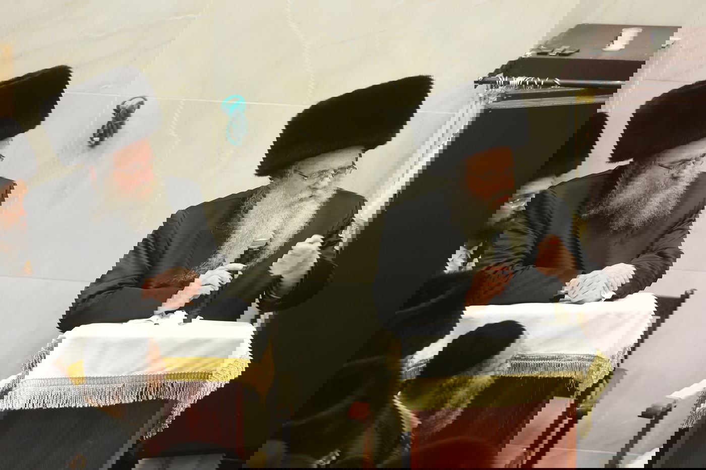 תיעוד: הקפות שניות בקהילת הגר"ש אלתר