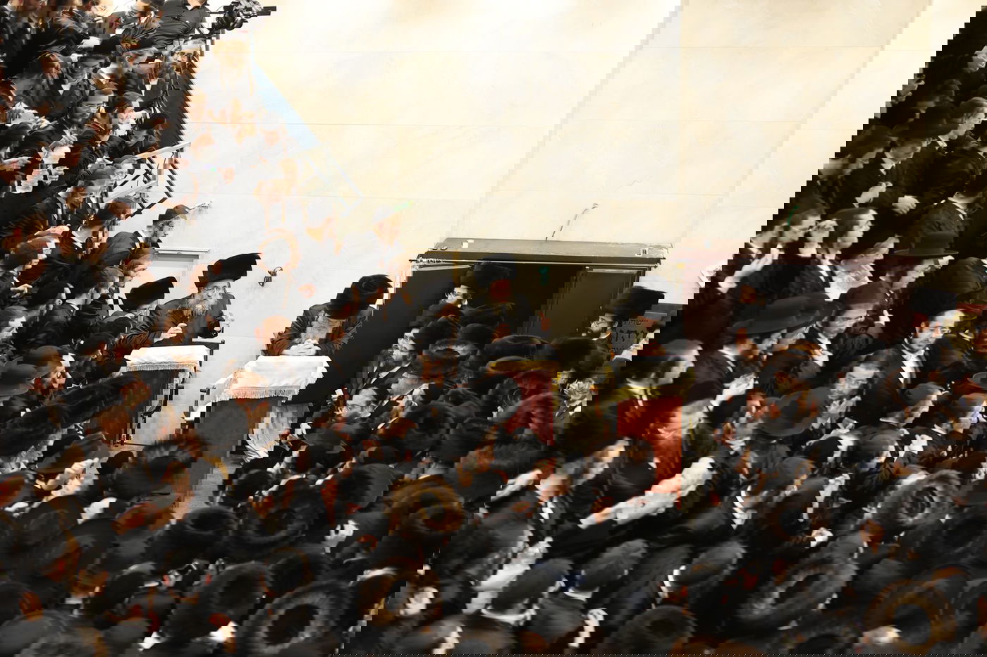 תיעוד: הקפות שניות בקהילת הגר"ש אלתר