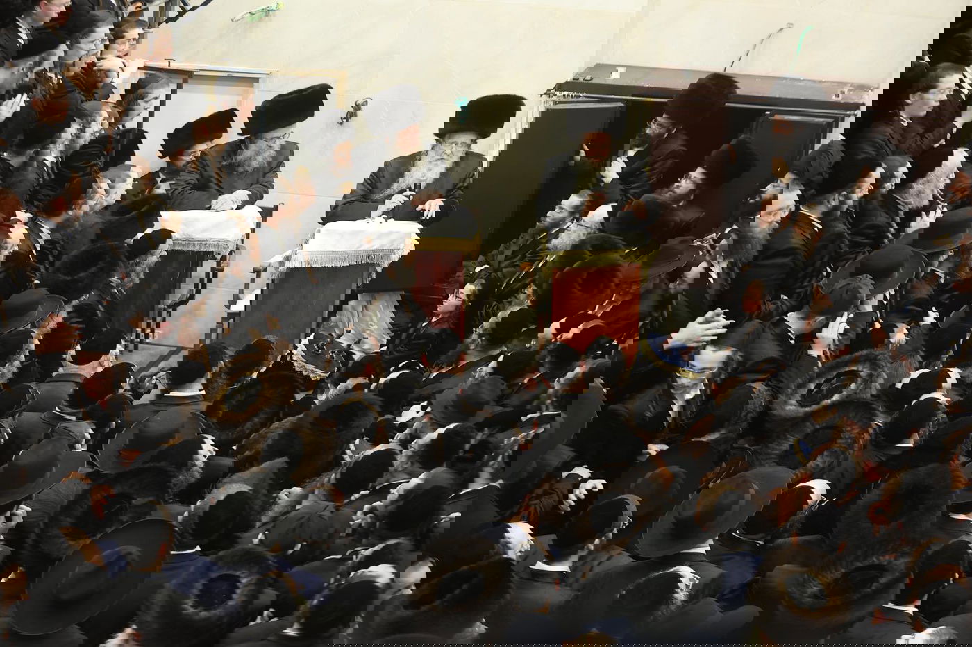 תיעוד: הקפות שניות בקהילת הגר"ש אלתר