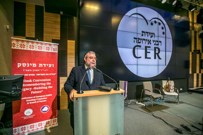 דוחים בשאט נפש. הגרפ גולדשמידט