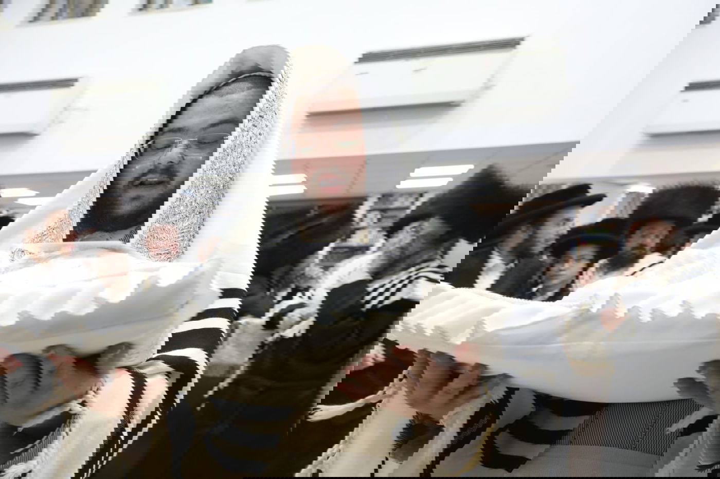 תיעוד: שמחת הברית לנין האדמו"ר מלעלוב י"ם