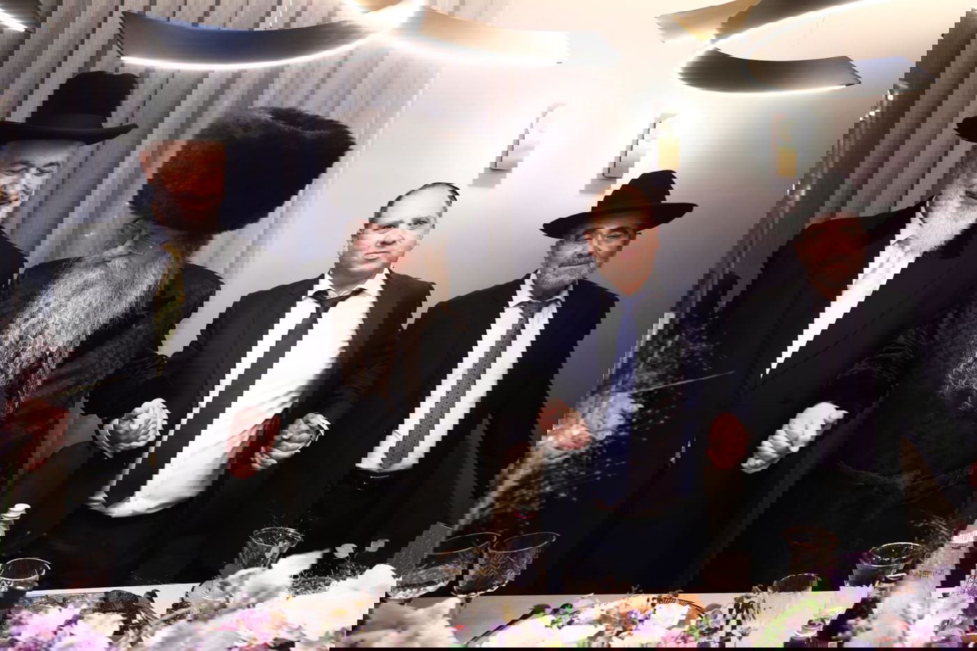 בן הרב התארס עם בת יו"ר זק"א ישראל; צפו בגלריה