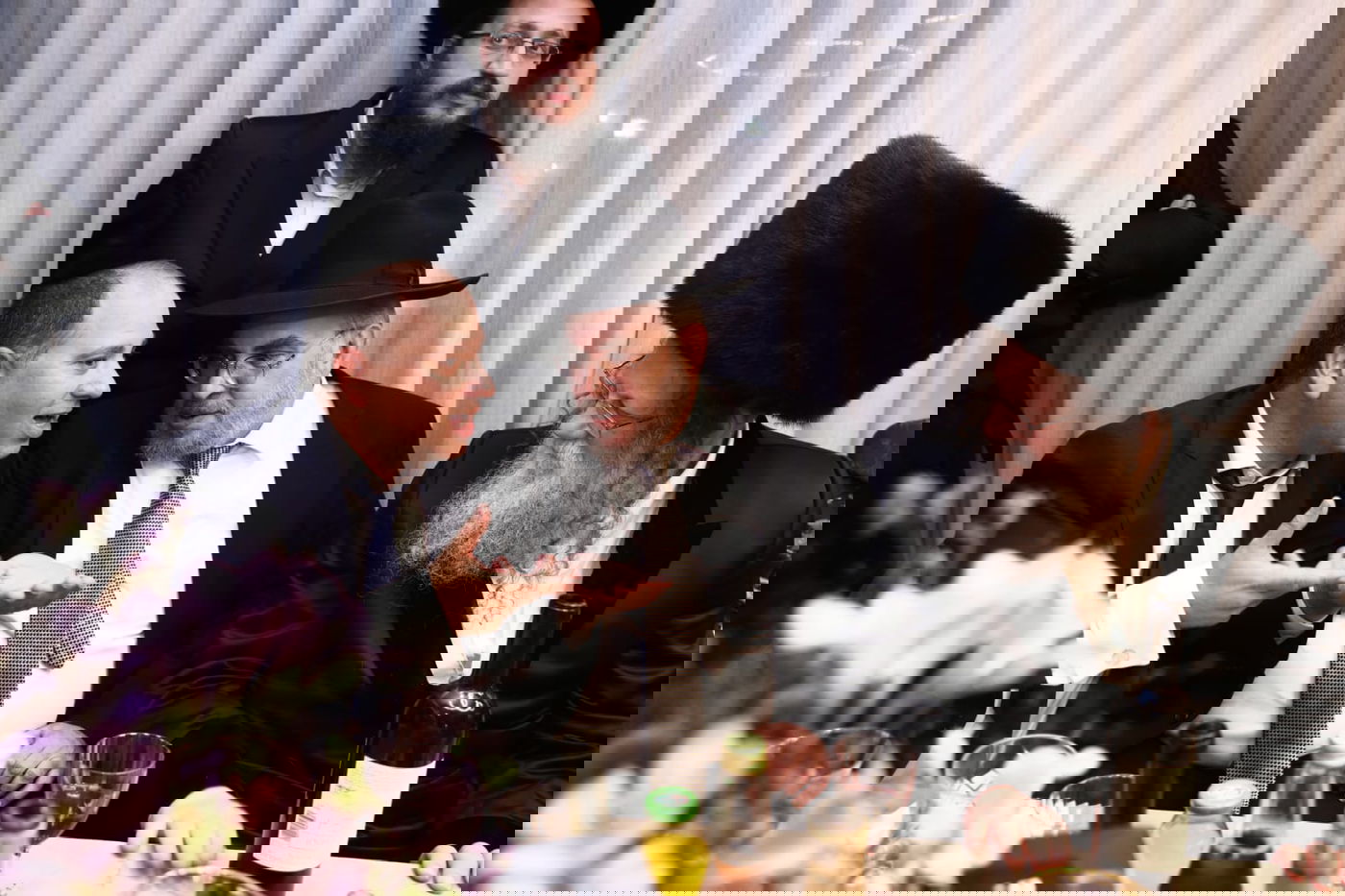 בן הרב התארס עם בת יו"ר זק"א ישראל; צפו בגלריה