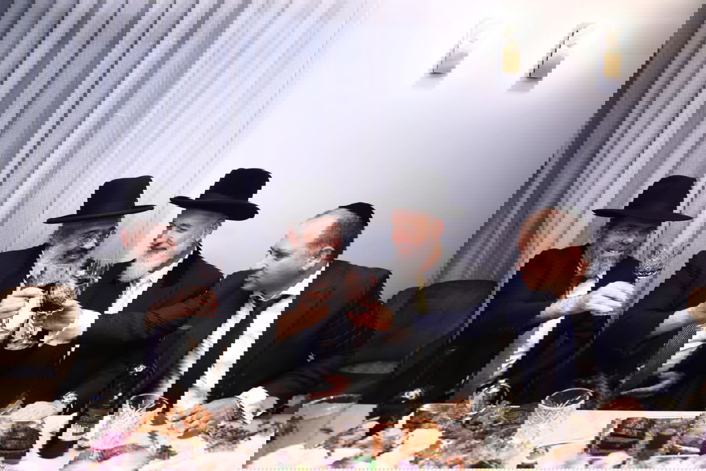 בן הרב התארס עם בת יו"ר זק"א ישראל; צפו בגלריה