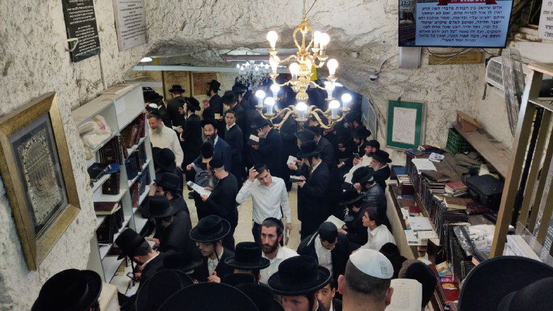 המונים עלו לציונו של שמעון הצדיק; תיעוד