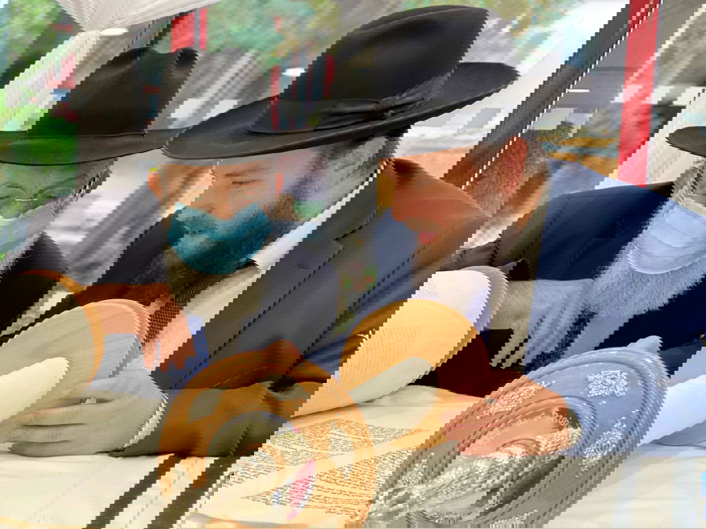 שטרסבורג: חולי קורונה שהחלימו רקדו עם ספרי התורה