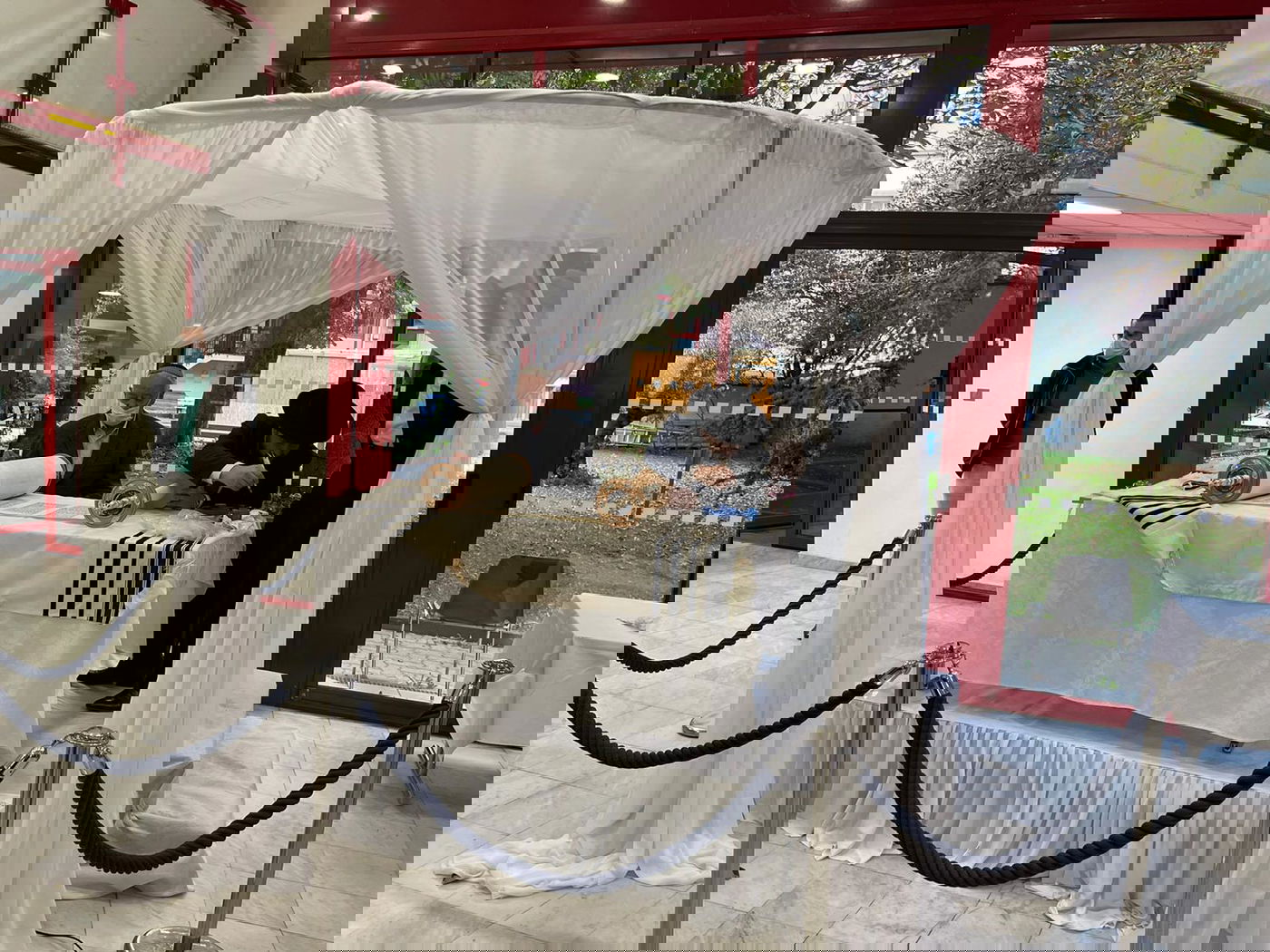 שטרסבורג: חולי קורונה שהחלימו רקדו עם ספרי התורה