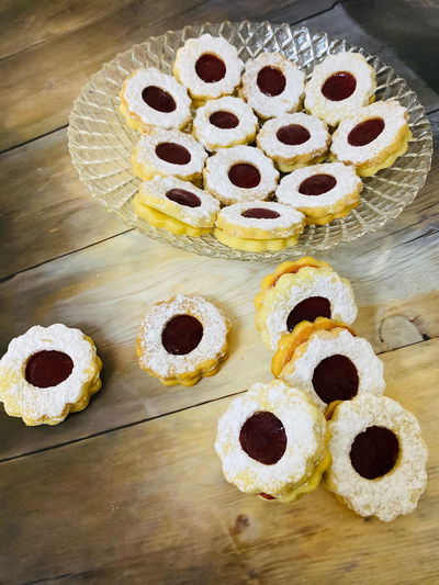 עוגיות פרח במילוי ריבה