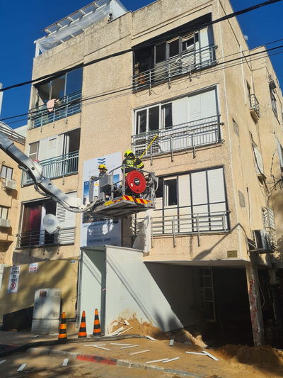 המשפחות פונו מביתם, הבניין נהרס בצורה מבוקרת