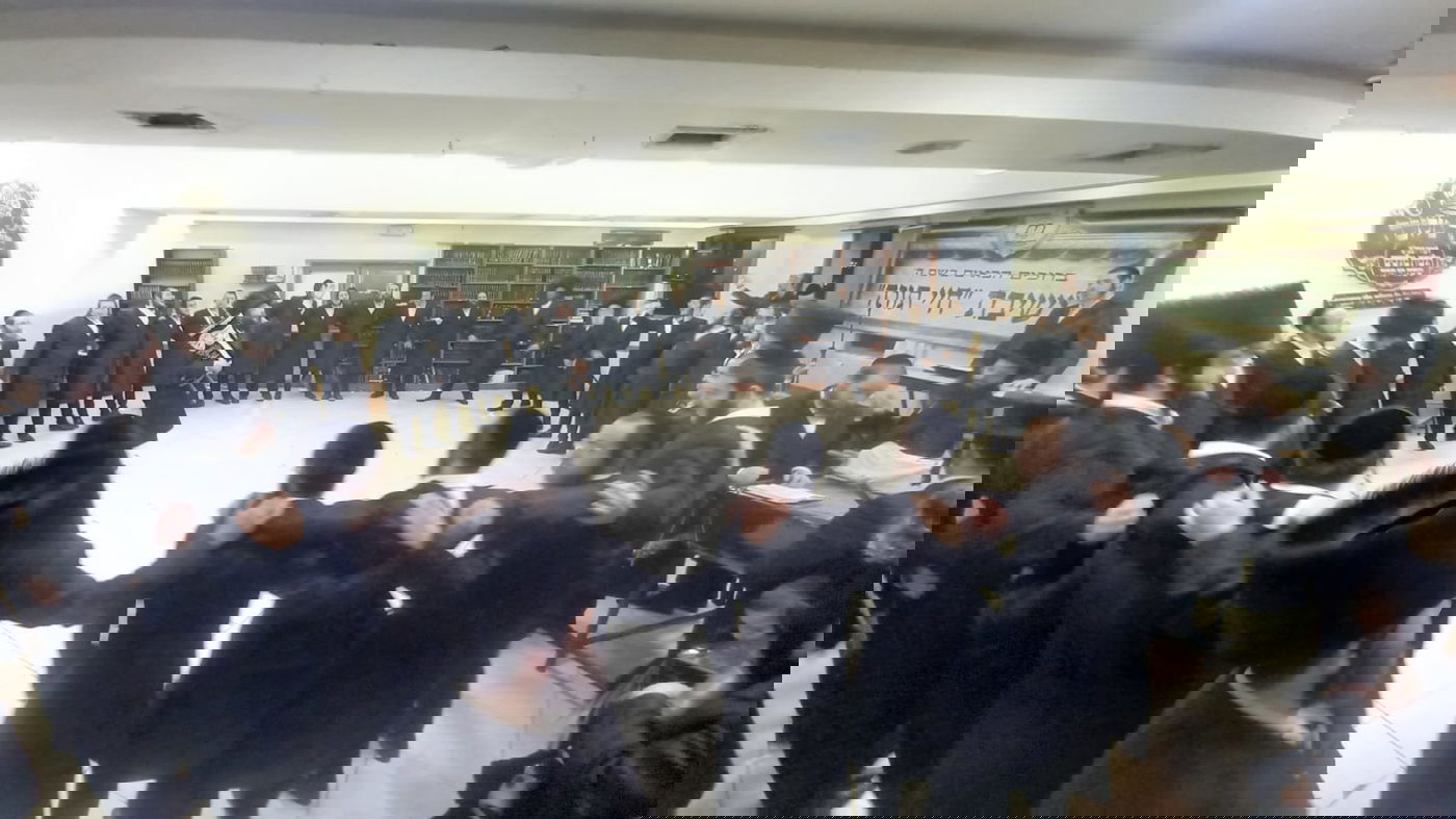 בחורי 'חיי תורה' חגגו הקפות שניות • תיעוד