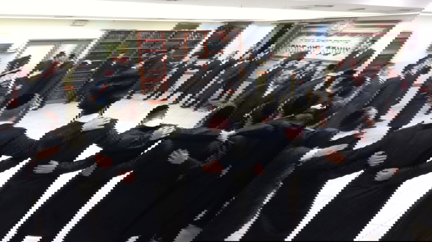 בחורי 'חיי תורה' חגגו הקפות שניות • תיעוד