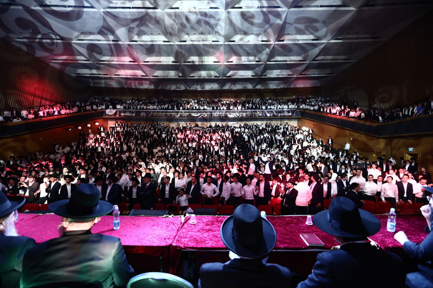 מעל 1,200 סיומים - בערב אחד; תיעוד