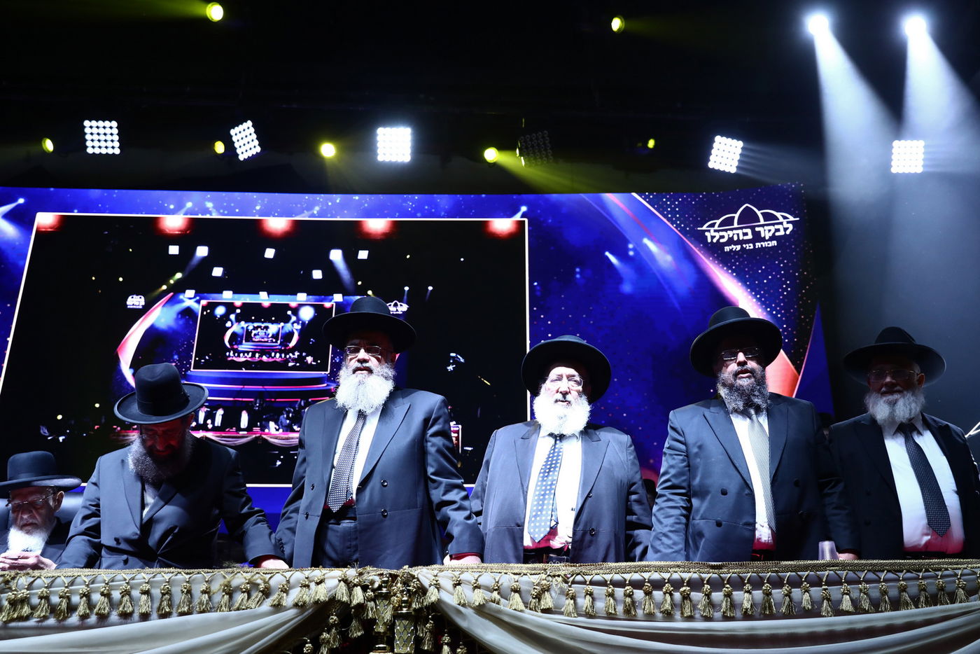 מעל 1,200 סיומים - בערב אחד; תיעוד