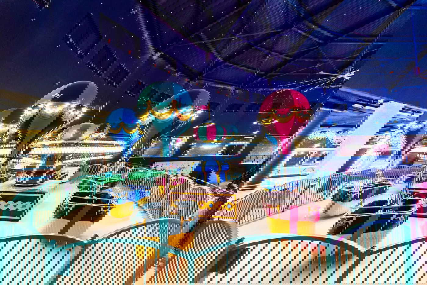 בקביעת מזוזות וגזירת סרט הושק ה Magic Kass