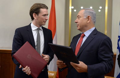 נתניהו וקורץ. תפקיד דומה, אישום דומה?