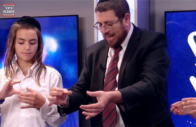 טריקים נחשפים: המופע של בצלאל הקוסם