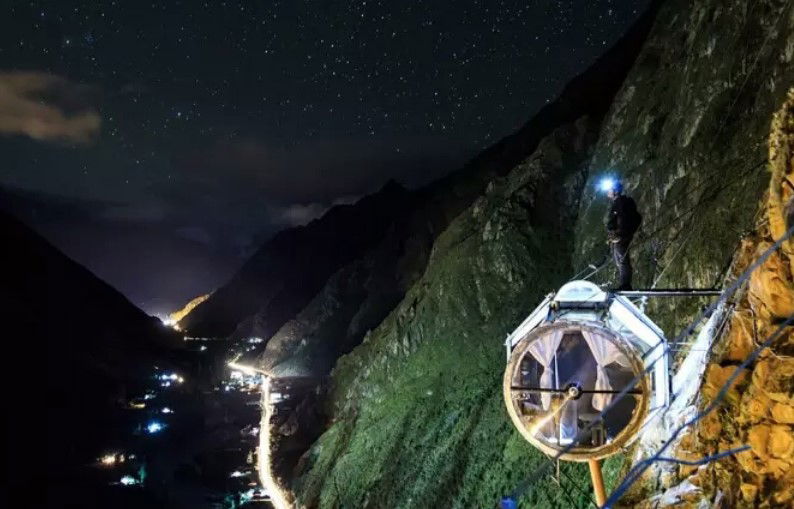 המלון הזה נבנה לאנשים אמיצים בלבד