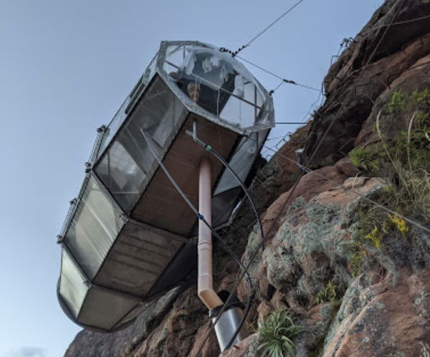 המלון הזה נבנה לאנשים אמיצים בלבד