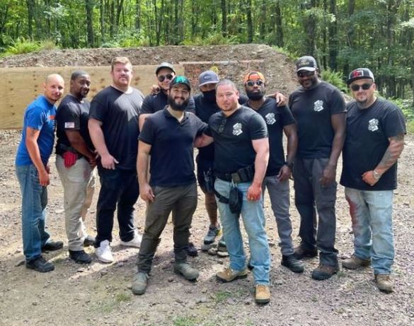 כהן, עם תלמידים מבית הספר שבראשותו