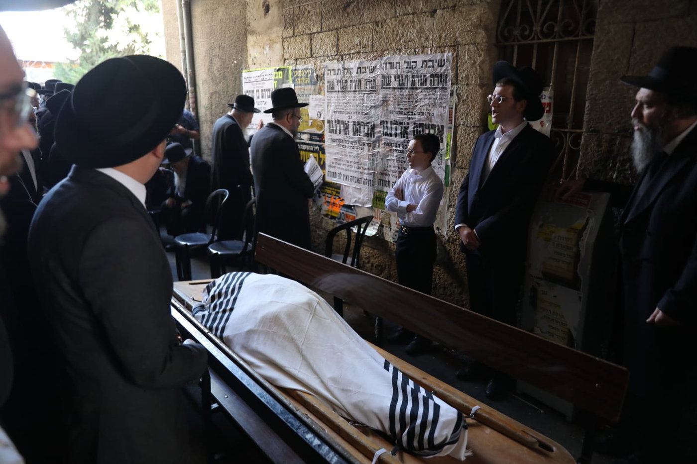 מסע הלווית הגר"א ארלנגר זצ"ל • שידור חוזר
