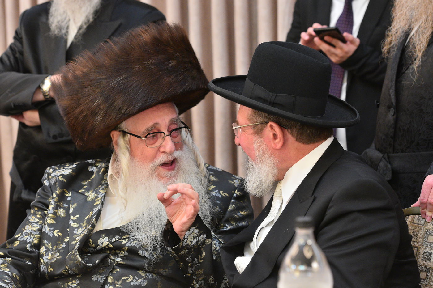 האדמו"ר מצאנז: "יש לשמור על מערך הרבנות והכשרות"