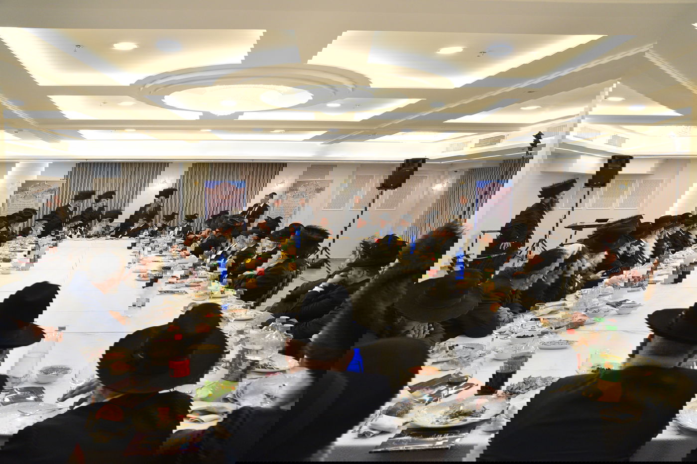 האדמו"ר מצאנז: "יש לשמור על מערך הרבנות והכשרות"