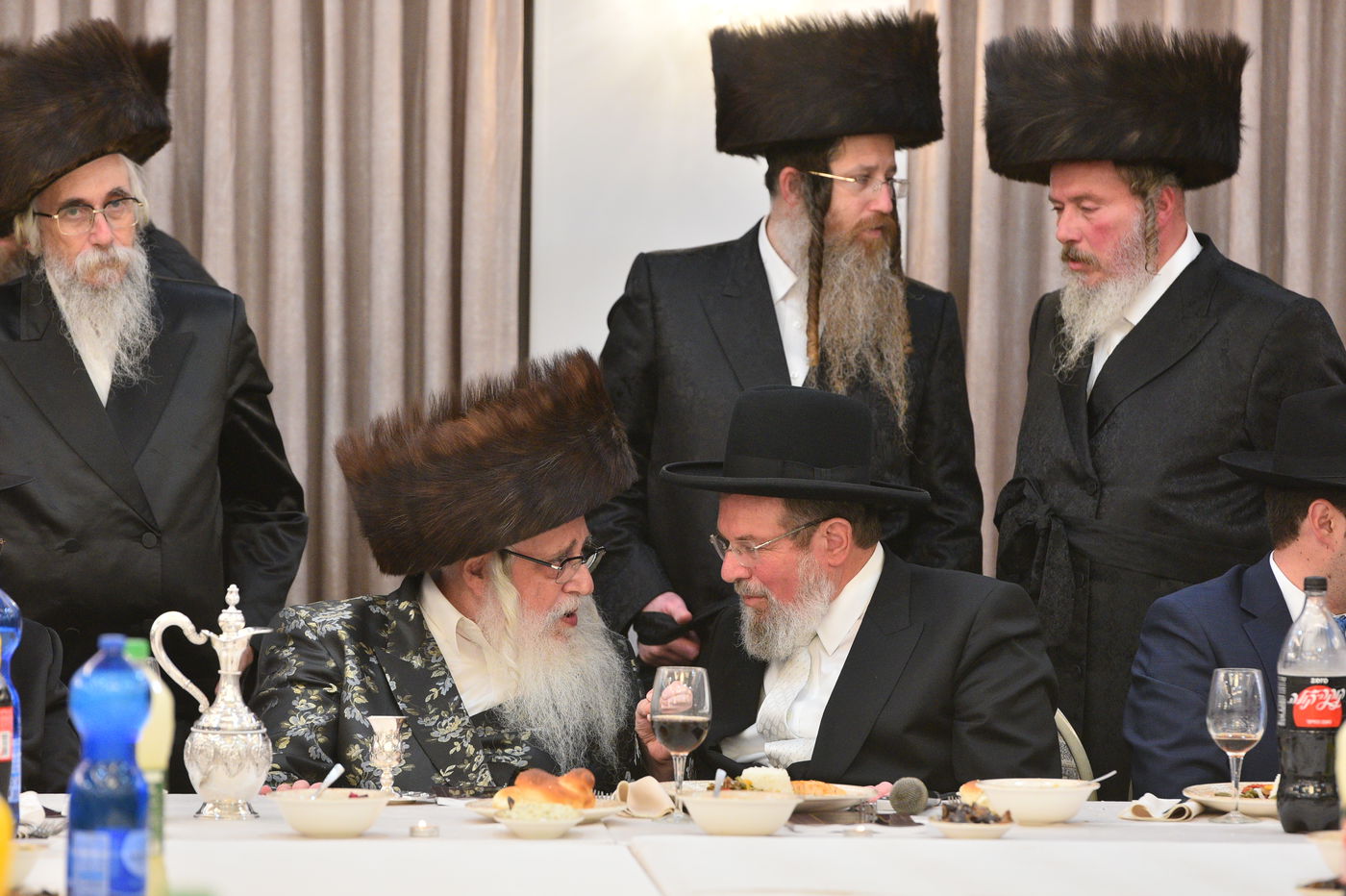 האדמו"ר מצאנז: "יש לשמור על מערך הרבנות והכשרות"