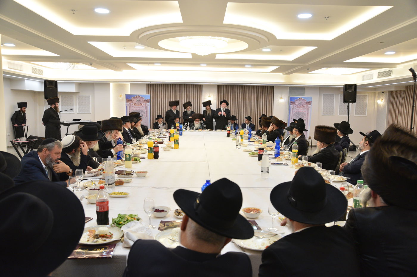 האדמו"ר מצאנז: "יש לשמור על מערך הרבנות והכשרות"