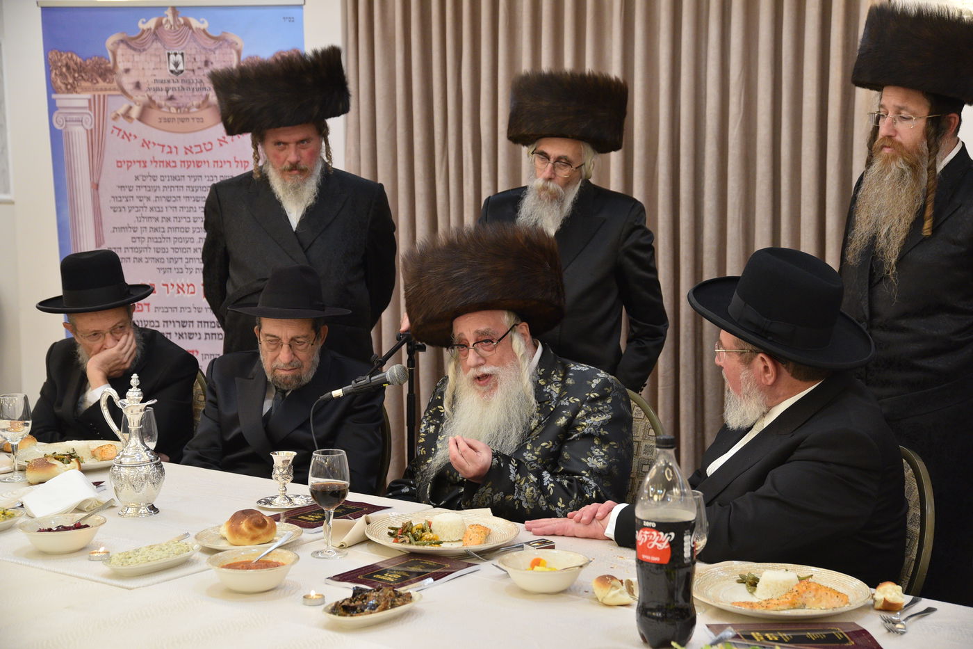 האדמו"ר מצאנז: "יש לשמור על מערך הרבנות והכשרות"