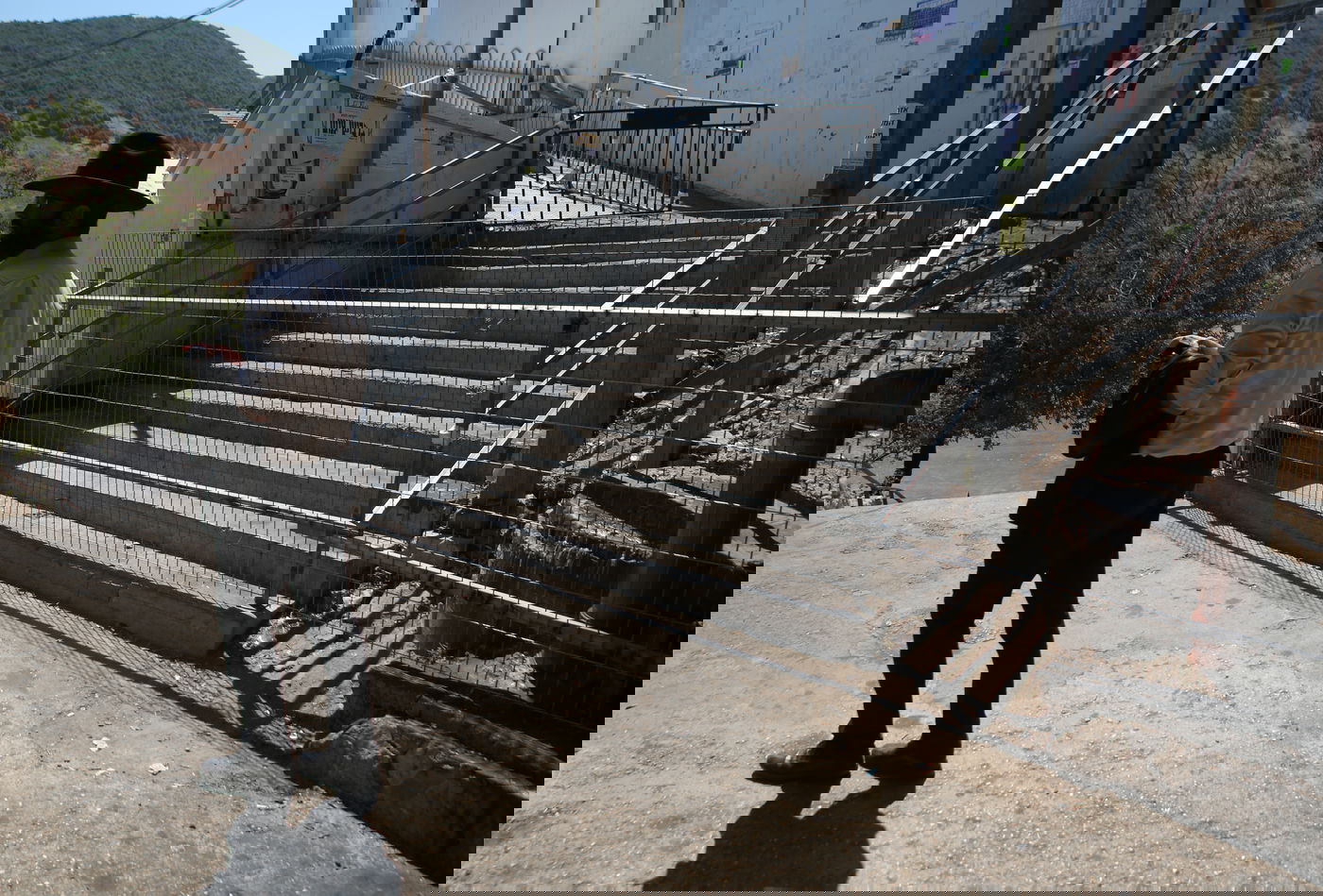 המדרגות, בסוף מעבר דוב