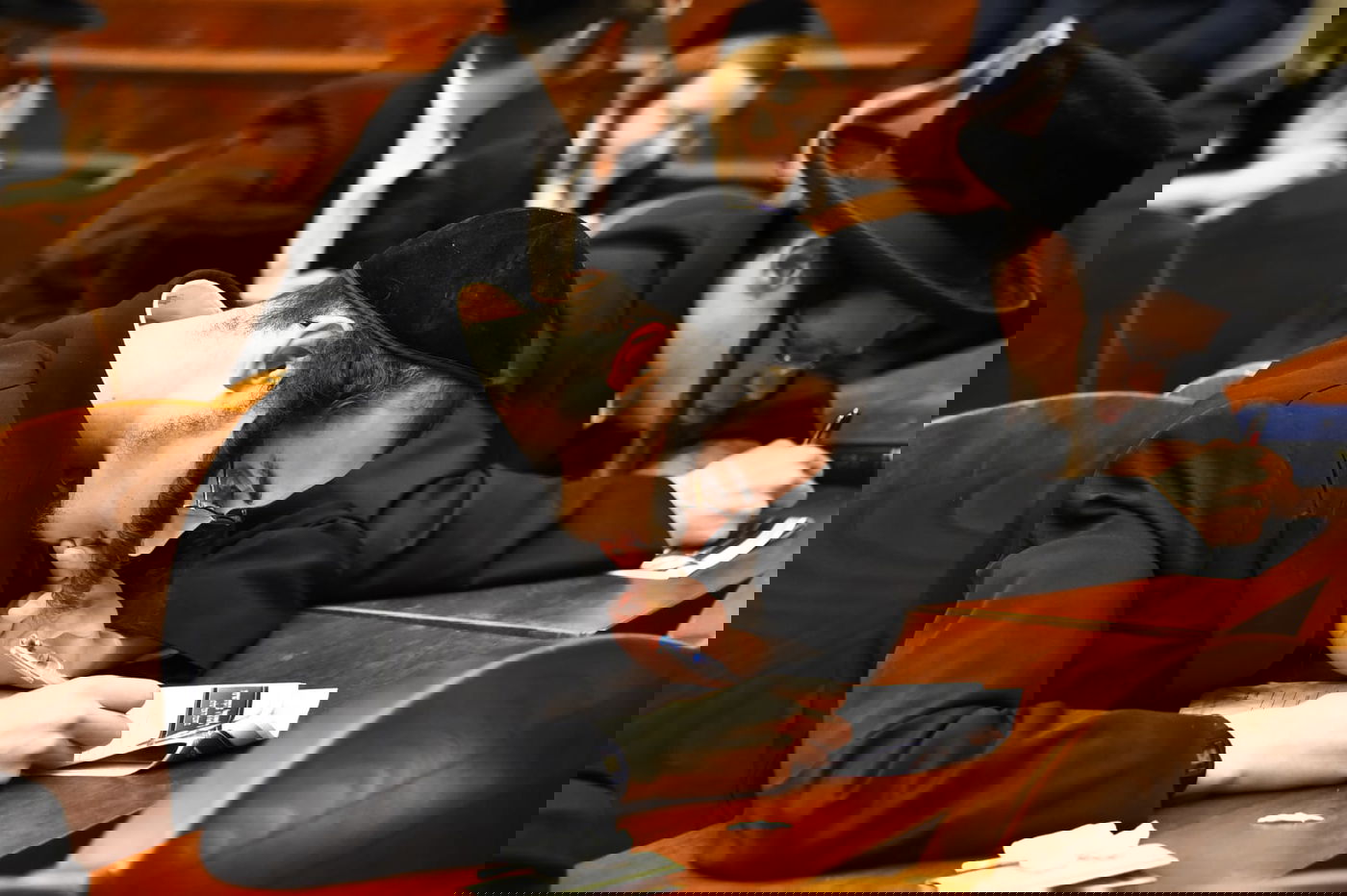 באמצע מבחן: האדמו"ר יצא מחדרו במפתיע