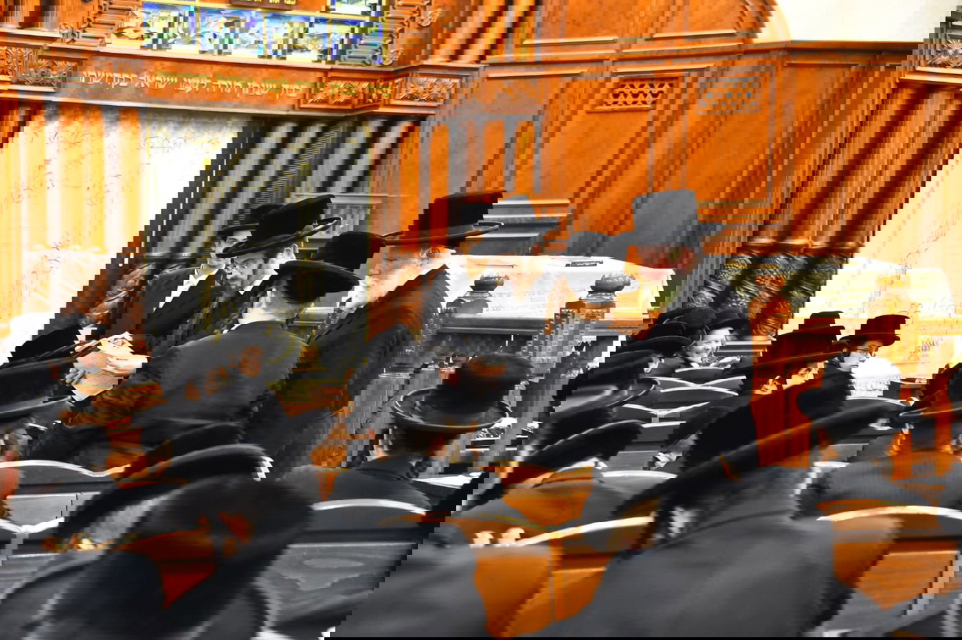 באמצע מבחן: האדמו"ר יצא מחדרו במפתיע