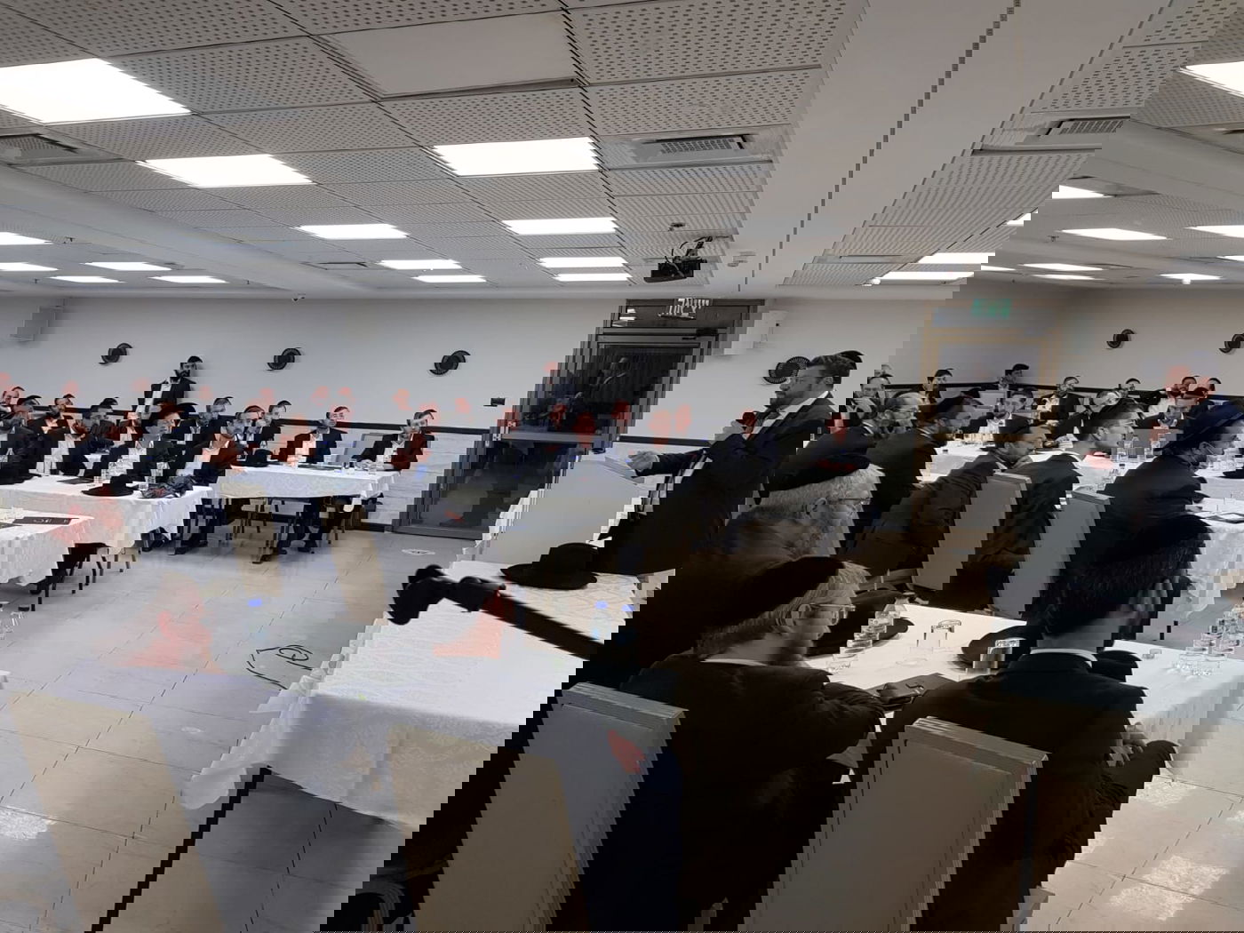 "שהבחורים יצאו מהרדידות"; ההדרכה של הגרמ"ה הירש