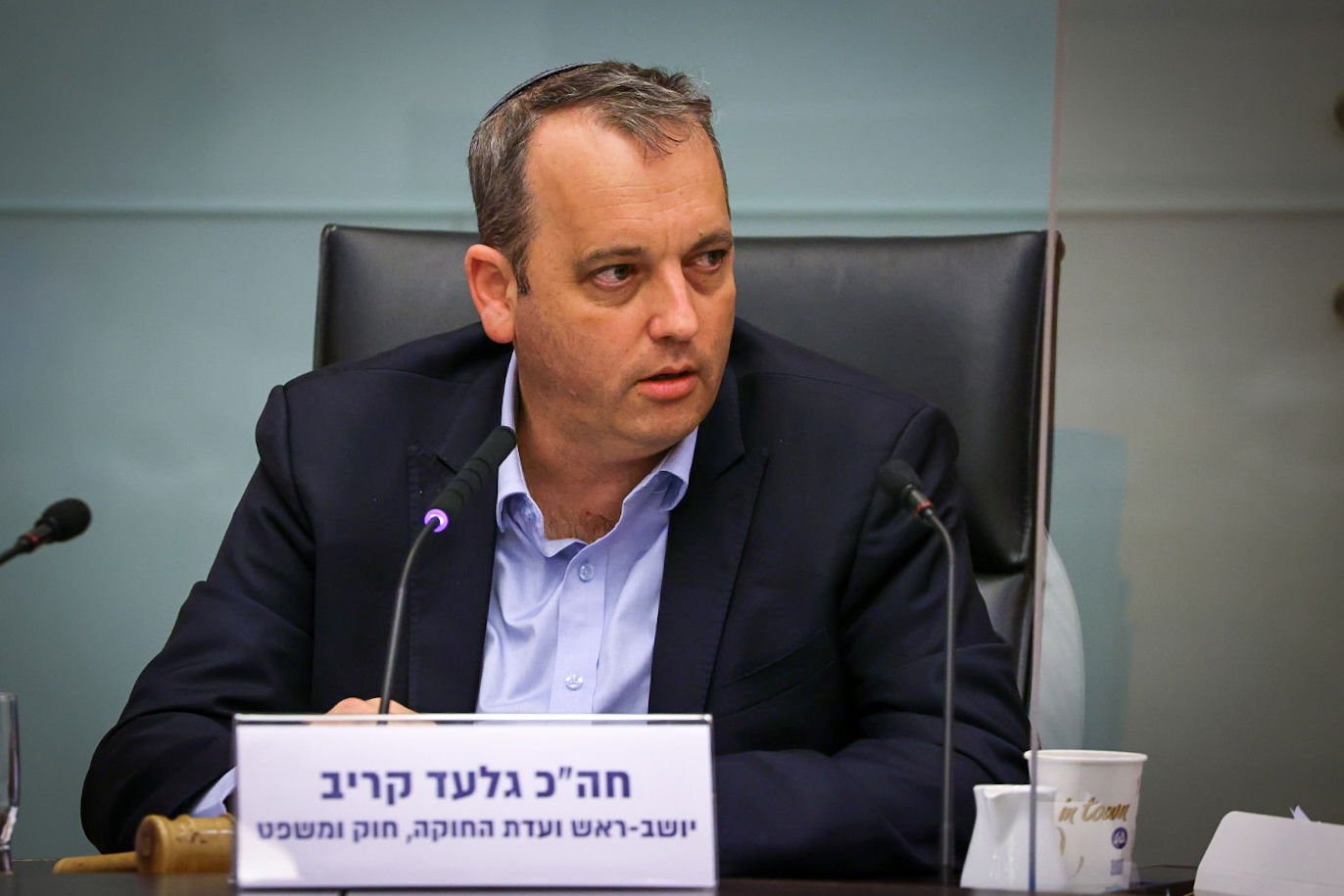 יו"ר ועדת החוקה קריב. חסם ברחוב החרדי