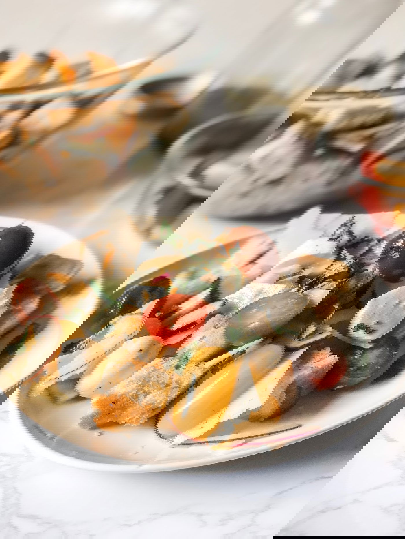 סלט פנצנלה עם חלה שנשארה משבת