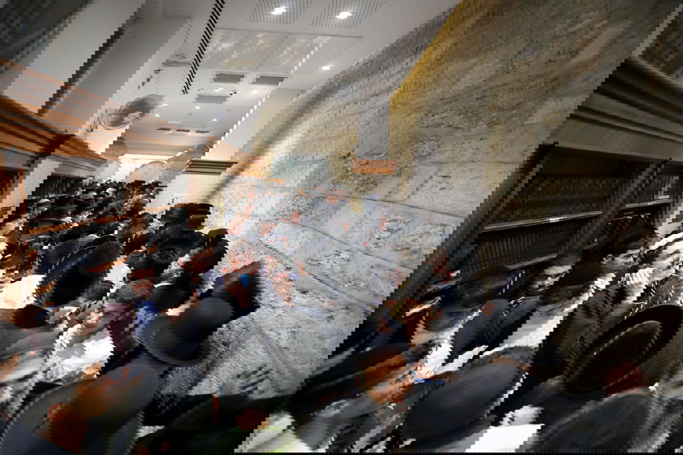 המונים פוקדים את קבר רחל אמנו ע"ה; צפו